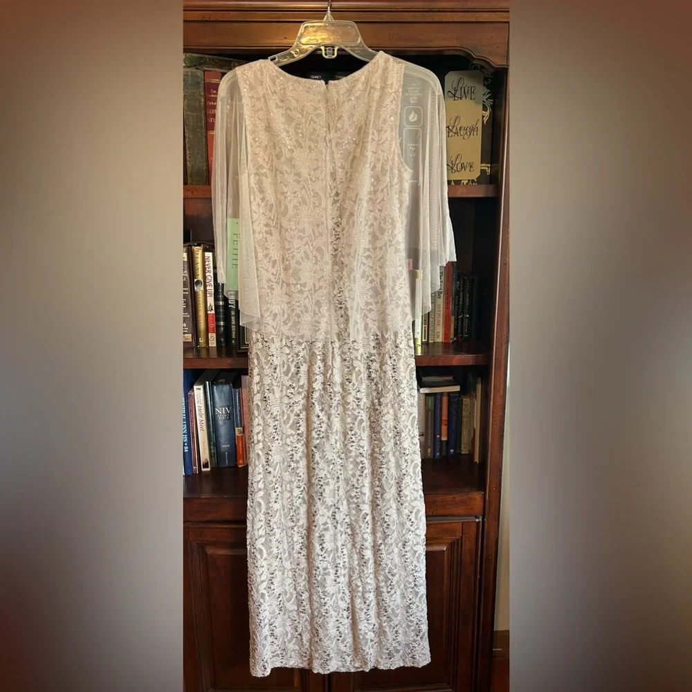 Beautiful, simple & elegant party dress! - Picture 3 of 6